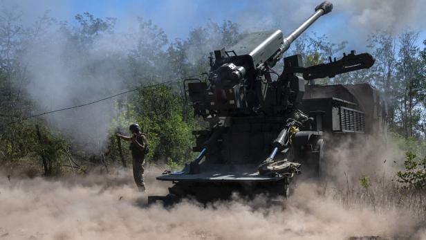 Ukrainian servicemen hold position in the Zaporizhzhia region