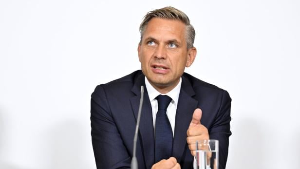 KLAUSUR DER BUNDESREGIERUNG: PRESSEBRIEFING - HATTMANNSDORFER