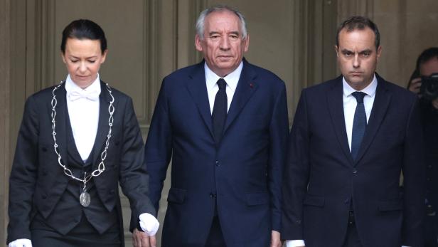 Frankreichs alter und neuer Premier, Francois Bayrou und Sebastien Lecornu