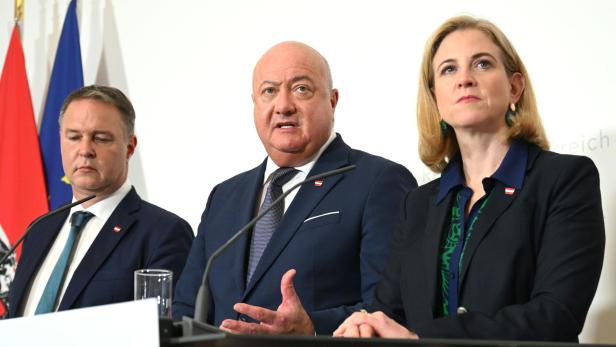 KLAUSUR DER BUNDESREGIERUNG / MINISTERRAT: BABLER/STOCKER/MEINL-REISINGER
