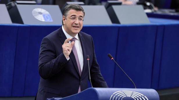 Apostolos Tzitzikostas bei einer Rede