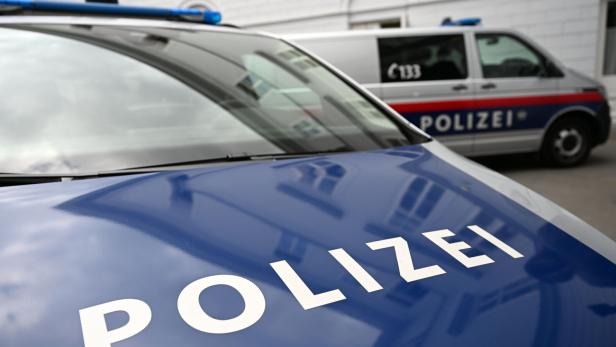 Zwei Polizeiautos.
