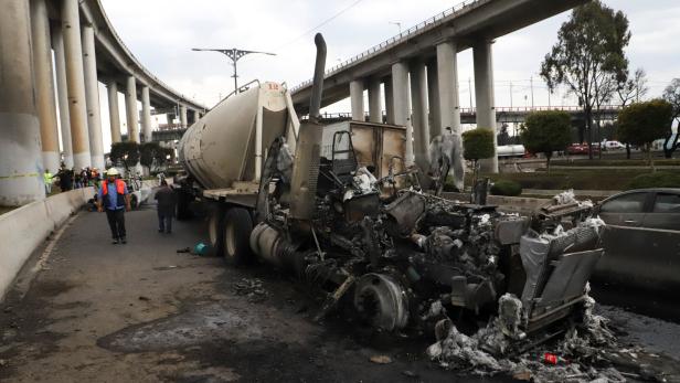 Gas tanker explosion leaves multiple injured after overturning, in Mexico City