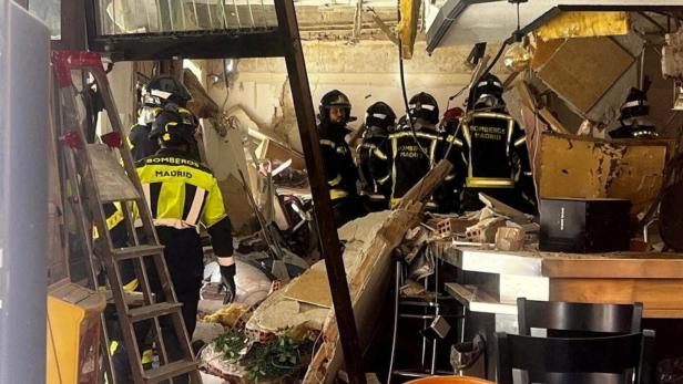 Explosion in a cafe in Madrid Explosion in a cafe in Madrid