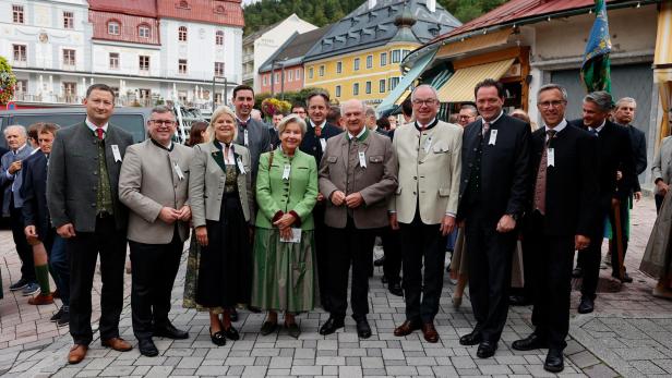 NÖ Bauernbundwallfahrt – Bildreihenfolge: NÖ Bauernbunddirektor Paul Nemecek, Landesrat Ludwig Schleritzko, Bundesministerin Klaudia Tanner, EU-Abgeordneter Alexander Bernhuber, Sissi Pröll, LK-NÖ Präsident Johannes Schmuckenschlager, LH a.D. Erwin Pröll, NÖ Bauernbundobmann