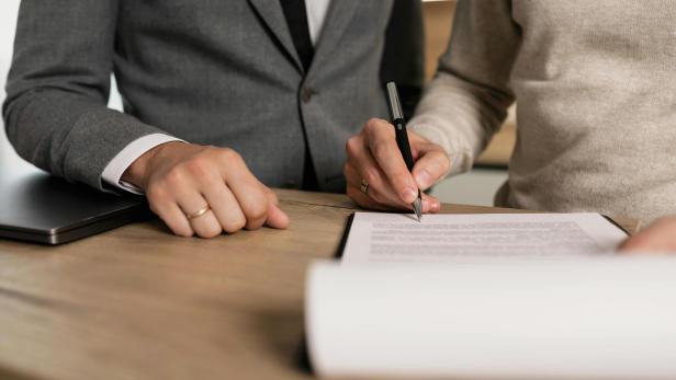 AGBs: So wenige Menschen lesen die Allgemeinen Geschäftsbedingungen. AGBs: So wenige Menschen lesen die Allgemeinen Geschäftsbedingungen.