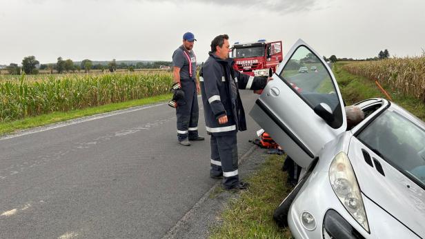 Auto im Straßengraben