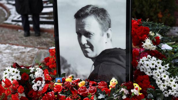 People mark first anniversary of Russian opposition leader Navalny's death at Moscow cemetery
