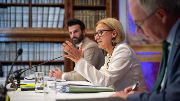 Landbauer, Mikl-Leitner und Pernkopf nebeneinander an einem Tisch