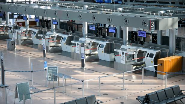 Unexpected early strike at Hamburg airport affects passengers