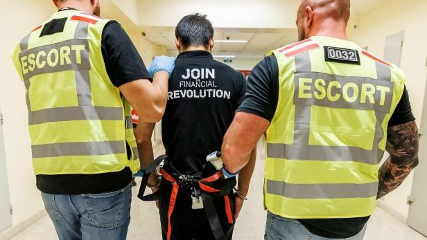 Ein Mann aus Syrien wird abgeschoben