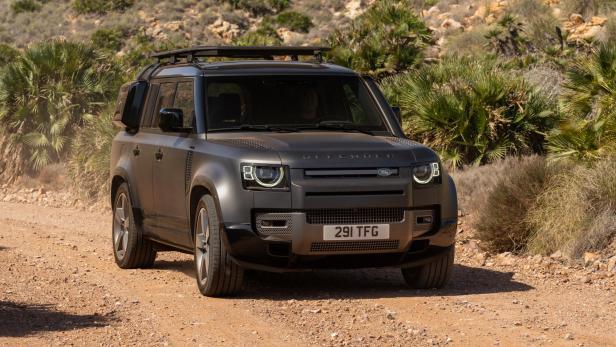 Der Land Rover Defender 130.