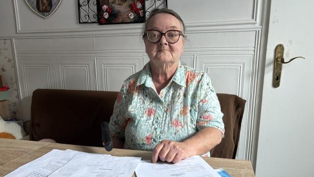 Veronika F. mit der Anklage von HC Strache