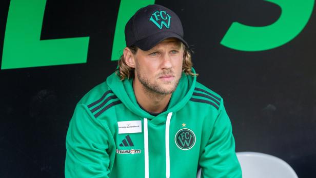 Wacker-Trainer Sebastian Siller führt mit seinem Team die Regionalliga West an