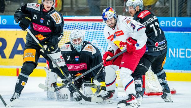 Salzburger Druck: Viel Betrieb vor dem Tor von Capitals-Keeper Evan Cowley.