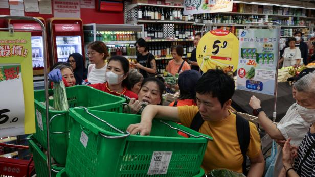 Residents stock up on supplies at a supermarket to prepare for the approaching Typhoon Ragasa, in Hong Kong Residents stock up on supplies at a supermarket to prepare for the approaching Typhoon Ragasa, in Hong Kong