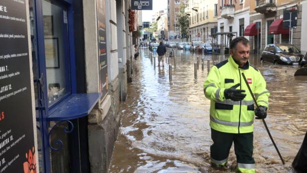 Flooding in Milan as Seveso river overflows