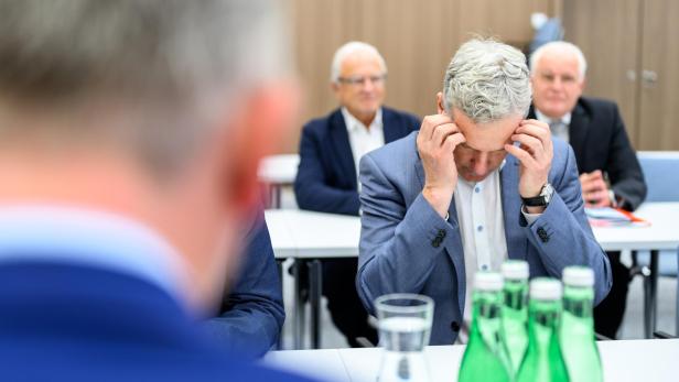 Obmann des Fachverbandes der Metalltechnischen Industrie Christian Knill  bei den KV-Verhandlungen