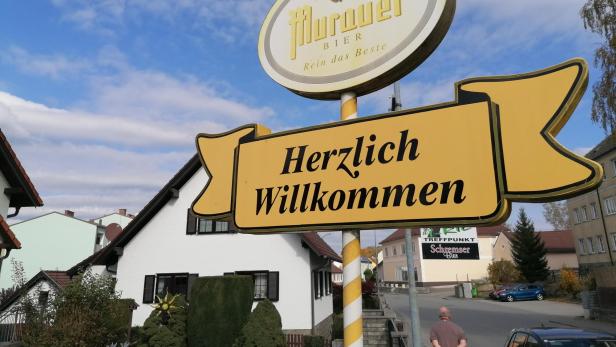 Herzlich willkommen Schild