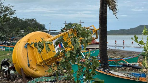 TOPSHOT-PHILIPPINES-WEATHER-TYPHOON-CLIMATE-RAGASA