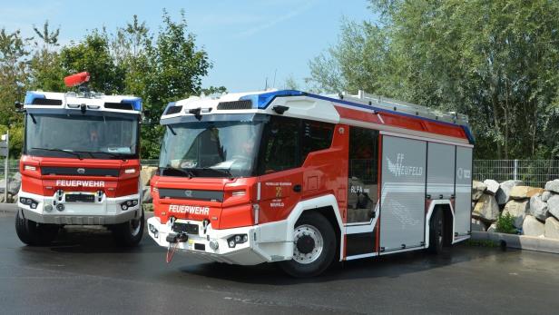 zwei vollelektrische Einsatzfahrzeuge