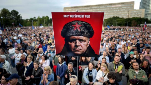 TOPSHOT-SLOVAKIA-POLITICS-PROTEST
