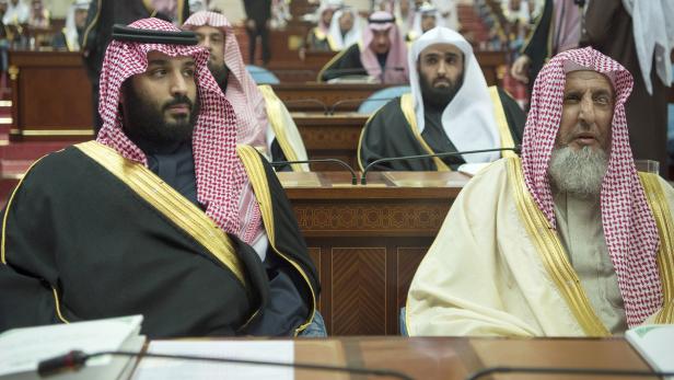 Mohammed bin Salman Al Saud (links) und der Großmufti von Saudi-Arabien, Abdul-Aziz ibn Abdullah Al ash-Sheikh (rechts).