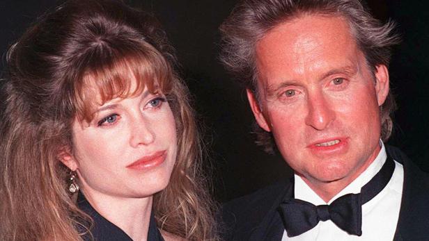 Diandra und Michael Douglas festlich gekleidet bei einer Gala.