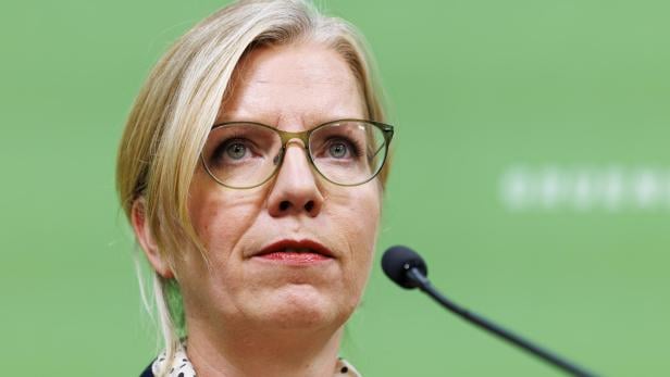 PRESSE-STATEMENT DIE GRÜNEN NACH FREIGABE FÜR UMSTRITTENES GROSSPROJEKT "LOBAUAUTOBAHN": GEWESSLER Leonore Gewessler Grüne