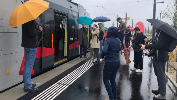 Die Pressefahrt der Linie 27 fand im Regen statt