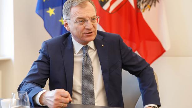 Oberösterreichs LH Stelzer will, dass Flugabgabe Ländersache wird