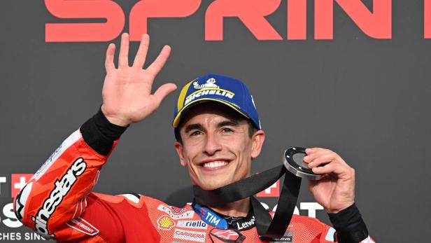 Marc Marquez jubelt über Platz zwei