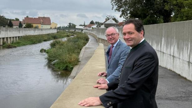 Stephan Pernkopf und Landwirtschaftsminister Norbert Totschnig in Zwölfaxing