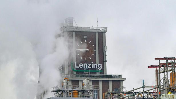 ++ THEMENBILD ++ MÖGLICHER LENZING-STELLENABBAU - BETRIEBSVERSAMMLUNG AM TAG DER AUFSICHTSRATSSITZUNG