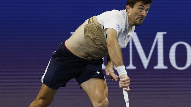 Tennis: US Open Sebastian Ofner beim Aufschlag, jetzt kehrt er zurück