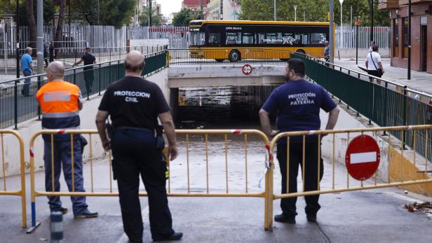 Ravine overflows as heavy rains pound Valencia's municipality Aldaia
