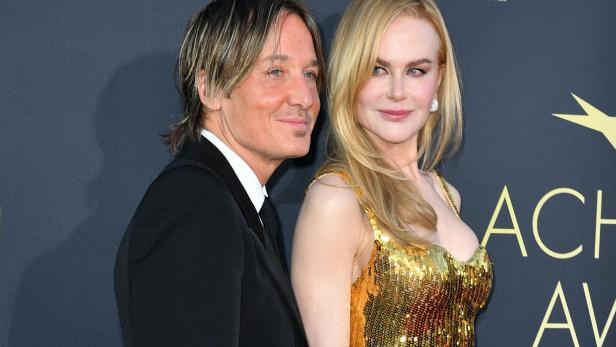Nicole Kidman und Keith Urban posieren auf einer Veranstaltung auf dem roten Teppich.