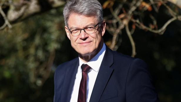 German Chancellor Merz holds two-day cabinet meeting at Villa Borsig in Berlin