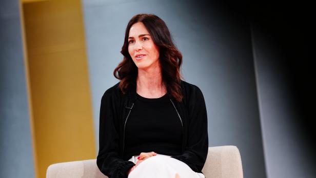 Fußball-Expertin Viktoria Schnaderbeck im TV-Studio