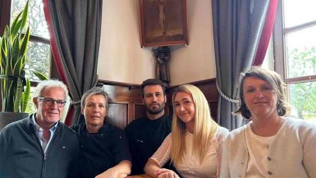 Die Fünf vom Gasthaus Kamper, links beginnt’s: Albert senior, Brigitte, Albert junior und seine Frau Barbara Bacher sowie Schwester Sandra Hartmann.  .