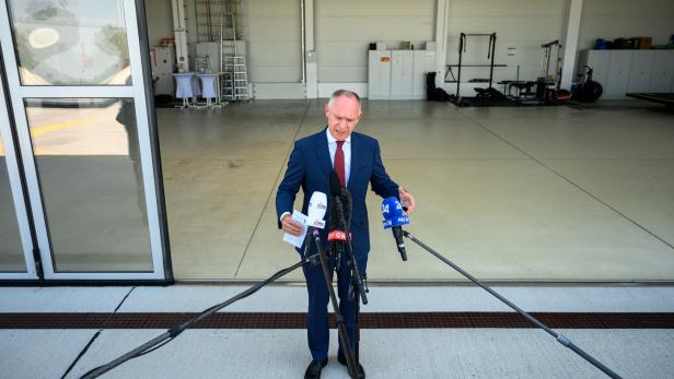 Innenminister Gerhard Karner (ÖVP) will weiter konsequent nach Syrien abschieben. Zurzeit werden auch Abschiebungen von Straftätern nach Afghanistan vorbereitet.