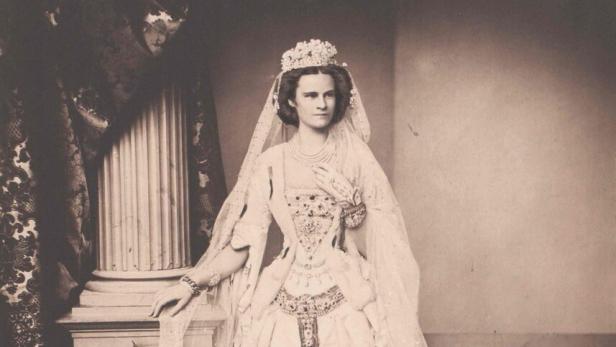 Für Helene war es eine große Niederlage, als der Kaiser sie in Ischl kaum beachtet und sich für "Sisi" entschieden hat.