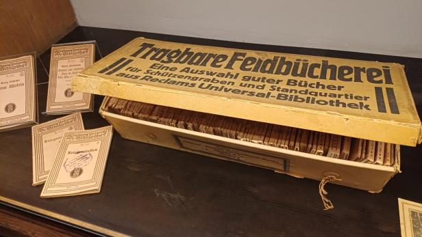 Eine Feldbücherei des Reclam-Verlags aus 1914.