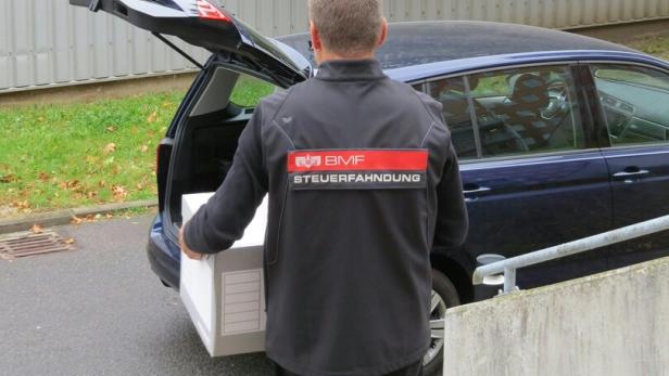 ++ HANDOUT ++ EINE MILLION EURO STEUERN BEI BETRUG MIT LUXUSAUTOS HINTERZOGEN