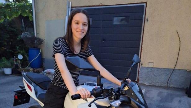 Amelie B. und ihr Motorrad