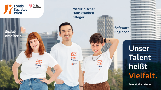 Drei junge Personen stehen vor der Wiener Skyline und schauen in die Kamera.