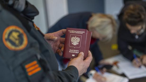Finnish-Russian border closed to Russian tourists