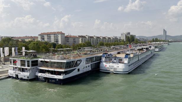 Das Schifffahrtszentrum bei der Reichsbrücke ist der Hotspot für Kreuzfahrt-Touristen: Im Sommer können hier maximal 27 Kabinenschiffe gleichzeitig anlegen.
