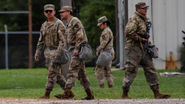 Texas National Guard troops arrive in Illinois