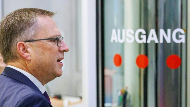 BEGINN DES PROZESSES GEGEN ÖVP-KLUBOBMANN WÖGINGER UND ZWEI BEAMTE WEGEN AMTSMISSBRAUCHS BEI POSTENBESETZUNG: WÖGINGER